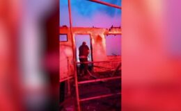Müstakil ev yangında kullanılamaz hale geldi