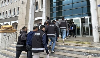 Rüşvet ve resmi belgede sahtecilik operasyonu