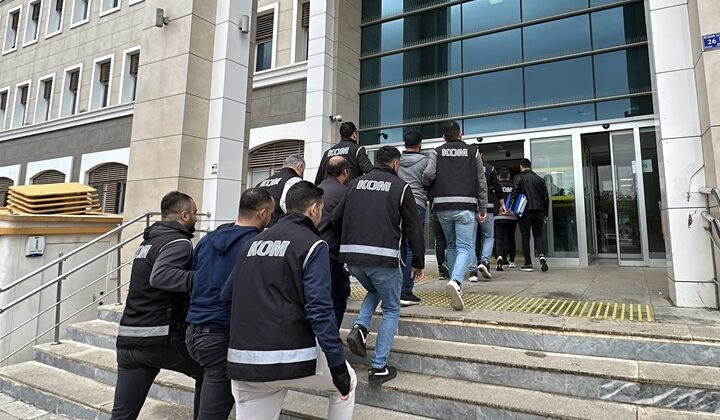 Rüşvet ve resmi belgede sahtecilik operasyonu