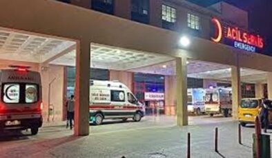 Siverek’te devrilen otomobildeki 3 kişi yaralandı