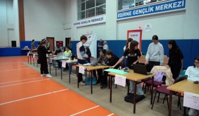 Geleceğin teknoloji yıldızları projelerini sergiledi