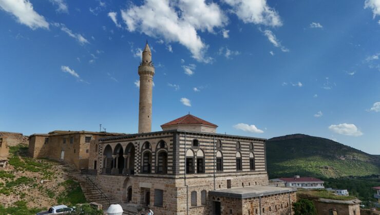 13. yüzyıldan günümüze uzanan Hazro Merkez Camii ihtişamı