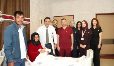 15 yıl sonra gelen bebeklerine doktorlarının adını verdiler