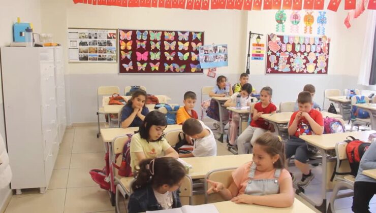 Kantinden aldığı parayı üstündeki yazıdan etkilenince sahibine teslim etti