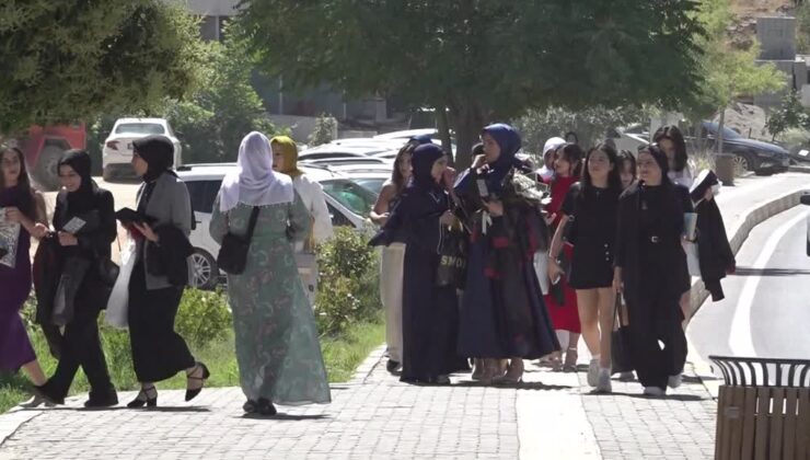 28 Şubat mağduru kadın kızıyla aynı üniversiteden mezun oldu