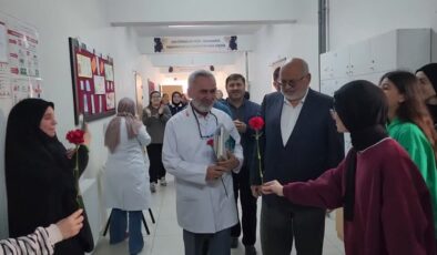 39 yılın ardından duygulandıran veda: Öğrenciler gözyaşlarını tutamadı