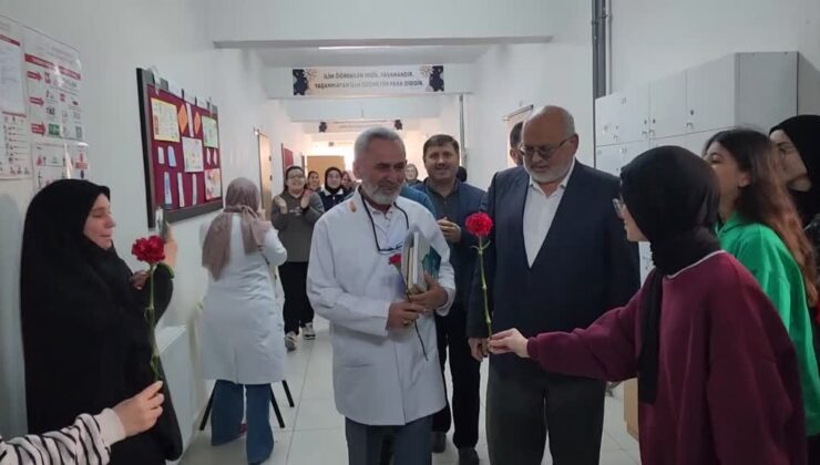 39 yılın ardından duygulandıran veda: Öğrenciler gözyaşlarını tutamadı