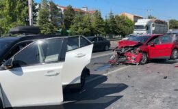 4 otomobilin karıştığı trafik kazasında 7 kişi yaralandı