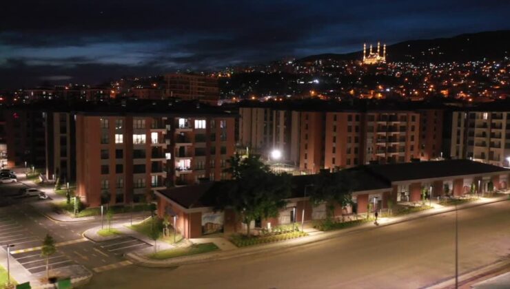 6 Şubat depremlerinde yıkılan Ebrar Sitesi’nde yaşam yeniden başladı