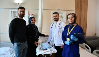 Badem şekeri yutan bebek kurtarıldı