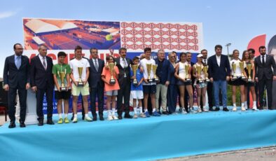 Bakan Bak, 4. Uluslararası Cudi Cup Tenis Turnuvası’nın kupa törenine katıldı