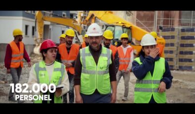 Bakan Kurum, deprem bölgesi klibiyle 1 Mayıs Emek ve Dayanışma Gününü kutladı