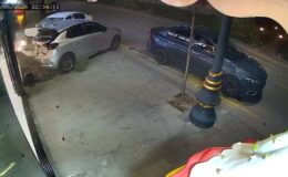 Başka bir araca çarpan otomobil su kanalına düştü