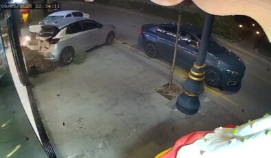 Başka bir araca çarpan otomobil su kanalına düştü