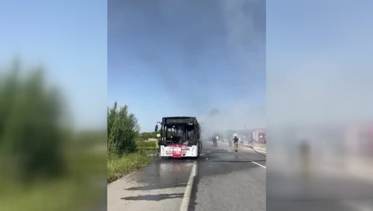 Belediye otobüsünde çıkan yangın söndürüldü