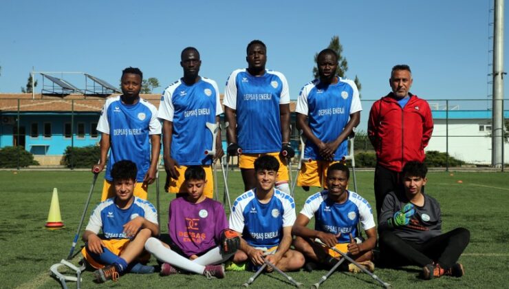 Bir ayağını kaybetse de futbol sevgisi bitmedi