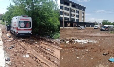 Bağlar İlçesinde Ambulanslar Çamura Saplandı
