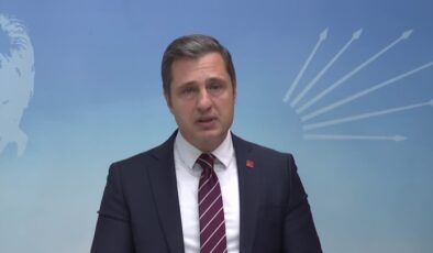 CHP Sözcüsü Yücel, MYK gündemine ilişkin İzmir’de basın toplantısı düzenledi