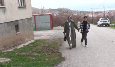Van’da çizgi film etkisiyle balkondan atlayan Halit yürümeye başladı