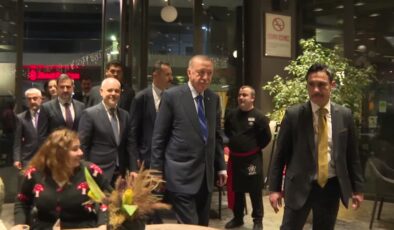 Cumhurbaşkanı Erdoğan’dan sürpriz kafe ziyareti