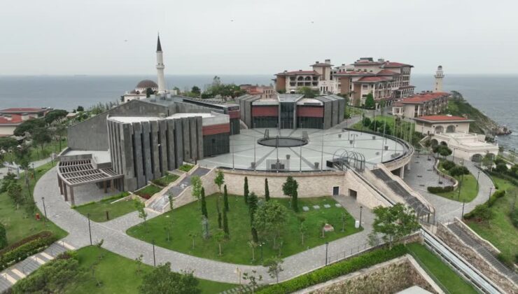 Demokrasi ve Özgürlükler Adası, tarihin karanlık dönemine ışık tutuyor