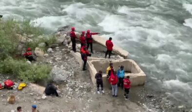 Derede kaybolan genci arama çalışmaları sürüyor