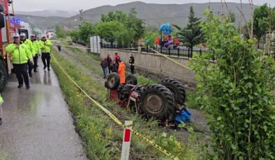 Traktör devrildi, sürücü olay yerinde öldü