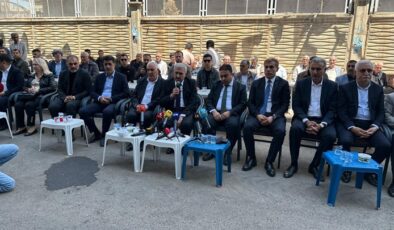 Diyarbakır AK Parti’den DEM Parti önünde kurulan taziye’ye ziyaret