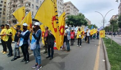 Diyarbakır’da 1 Mayıs Kutlamaları Başladı: İstasyon Meydanı’nda Miting Düzenleniyor