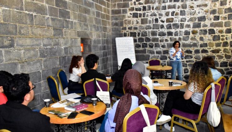 Diyarbakır’da Sur’un kültürel hafızası gençlerle buluştu
