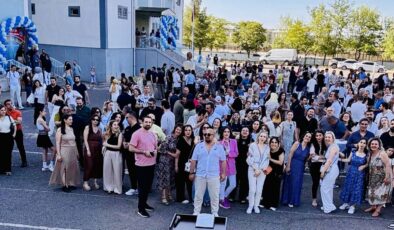 Diyarbakır’da farklı dönemlerde aynı liseden mezun olanlar buluştu