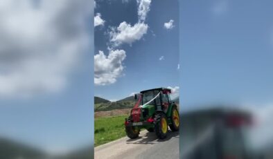 Düğün aracı traktör oldu