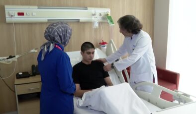 Entübe edildiği için nefes borusunda darlık oluşan genç 5 ay sonra rahat bir nefes aldı