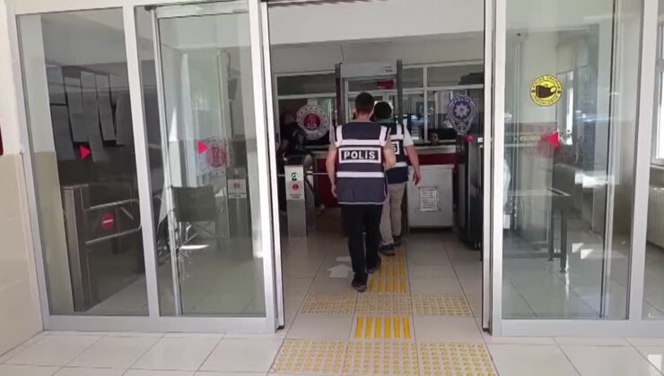 Evden 800 bin liralık ziynet eşyası çalan 2 zanlı tutuklandı