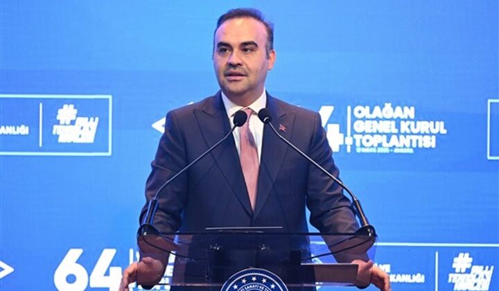 Bakan Kacır: Türkiye’yi temsil eden öğrencilerimiz gururumuz oldu
