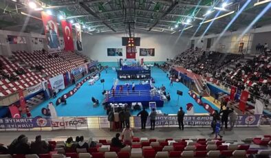 Genç Erkekler Türkiye Ferdi Boks Şampiyonası devam ediyor