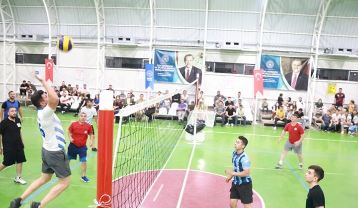 Hazro’da Kurumlar Arası Voleybol Turnuvası Sona Erdi