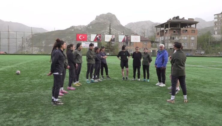 Hakkari’nin kızları futbolla yükseliyor