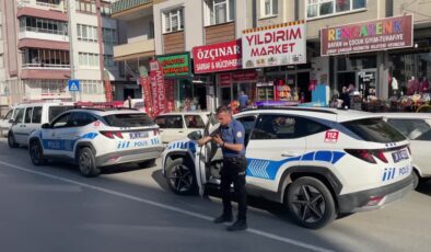 Hırsızlık için kuyumcuya gelen zanlı panikleyip kaçtı