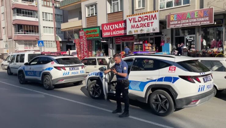 Hırsızlık için kuyumcuya gelen zanlı panikleyip kaçtı