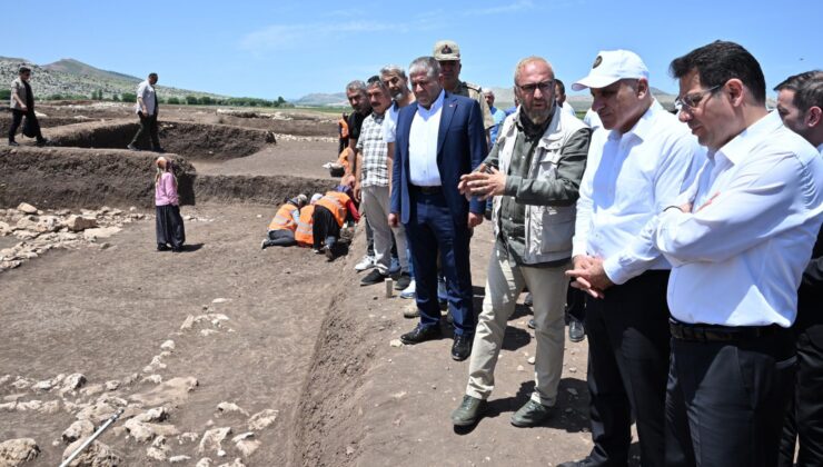 VALİ ZORLUOĞLU ÇAYÖNÜ’NDE KONUŞTU: