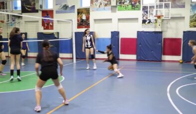 İkiz voleybolcuların hedefi milli forma