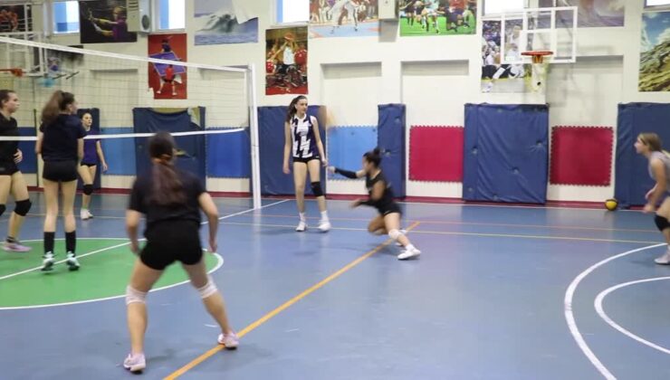 İkiz voleybolcuların hedefi milli forma