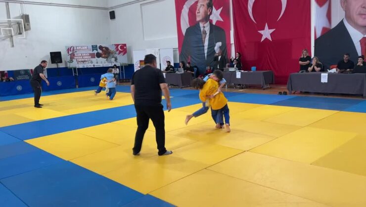 İller Arası Kuşak Güreşi Turnuvası düzenlendi