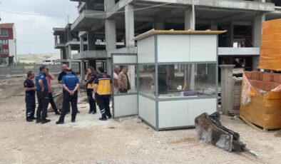 İnşaat bekçisi kulübede ölü bulundu