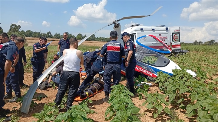 Jandarma cayrokopteri araziye sert iniş yaptı