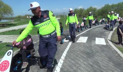 Jandarma ekipleri, köylerde yaşayan çocuklara trafik eğitimi verdi
