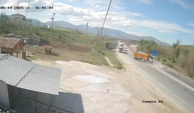 Kamyonla çarpışan motosikletin sürücüsü öldü