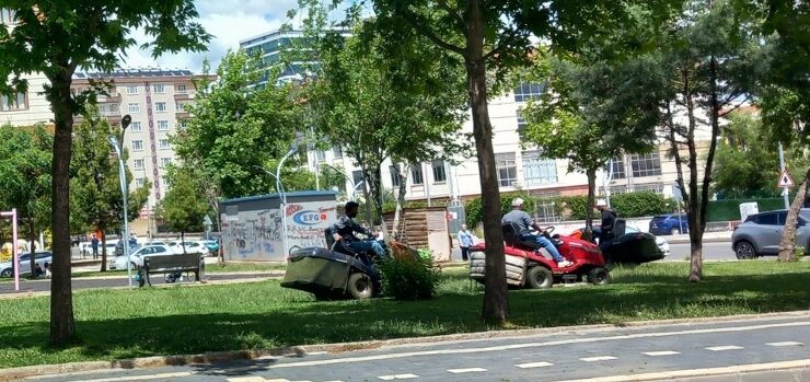 Kayapınar Belediyesi İlçe Genelinde Çalışmalar Yürütüyor
