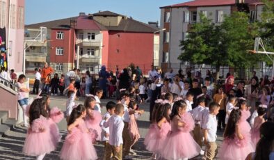 Kulp’ta 1. sınıfların okuma sevinci: Minik yüreklerden büyük başarı